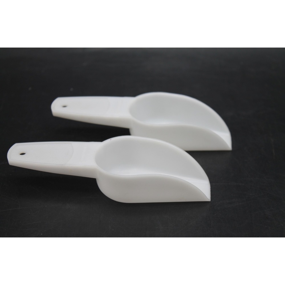Vintage Tupperware Set of 2 White Plastic Utility Scoops Food Ice Flour 878-7